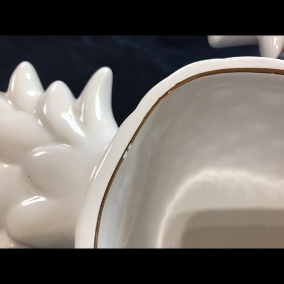 Pineapple Serving Bowls. Set of 2. White & Gold. - Picture 3 of 3